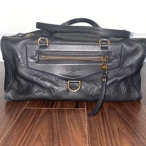 Authentic Monochrome Louis Vuitton shoulder bag